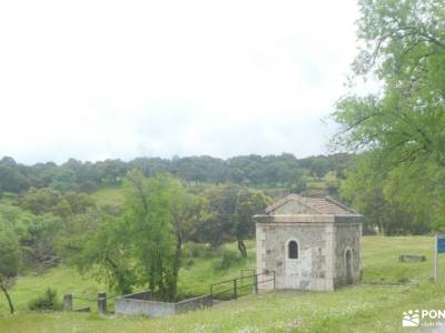 Ermita de Navalazarza y Dehesa de Moncalvillo;definicion de senderismo viajes en grupo para jovenes 